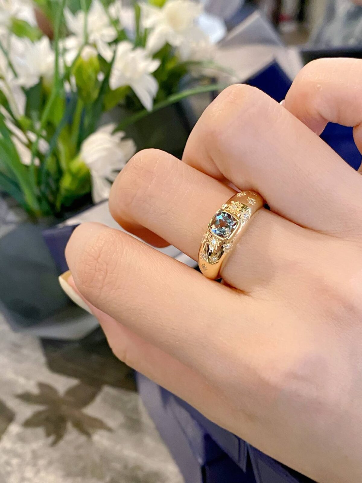 18kt Gold Simple Green Diamond Ring Barak Fashion